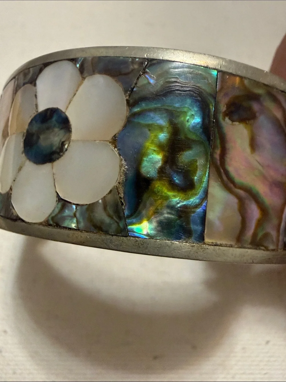 Alpaca Mexico Mother of Pearl Flower Inlay Bangle Iridescent Shell